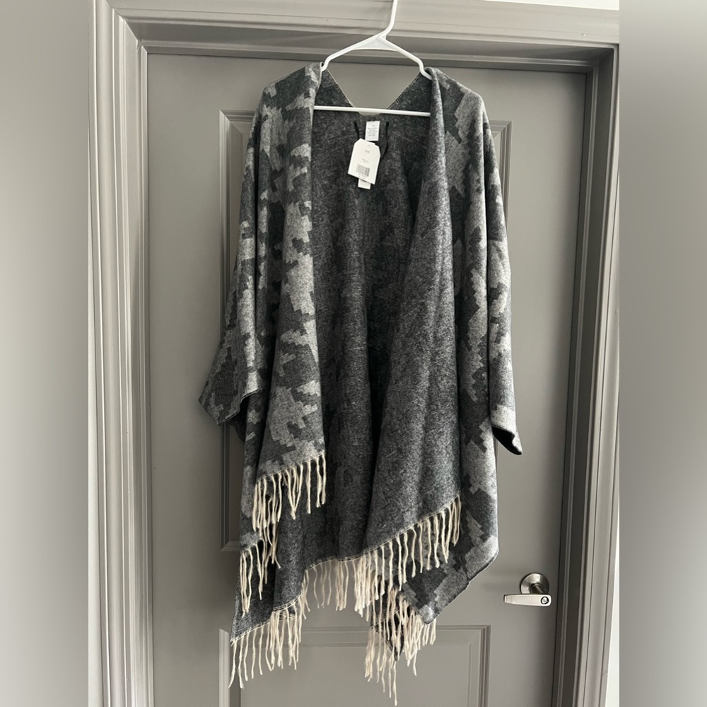 Women’s Poncho Sweater – OS – NWT